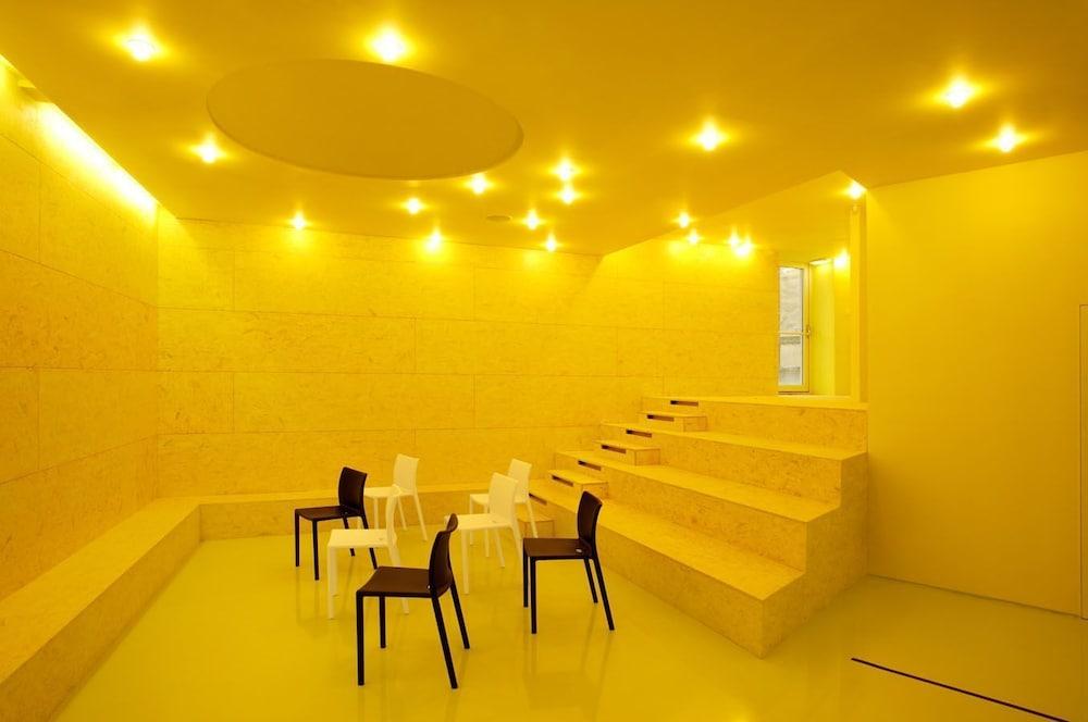 Hostal Design One Split