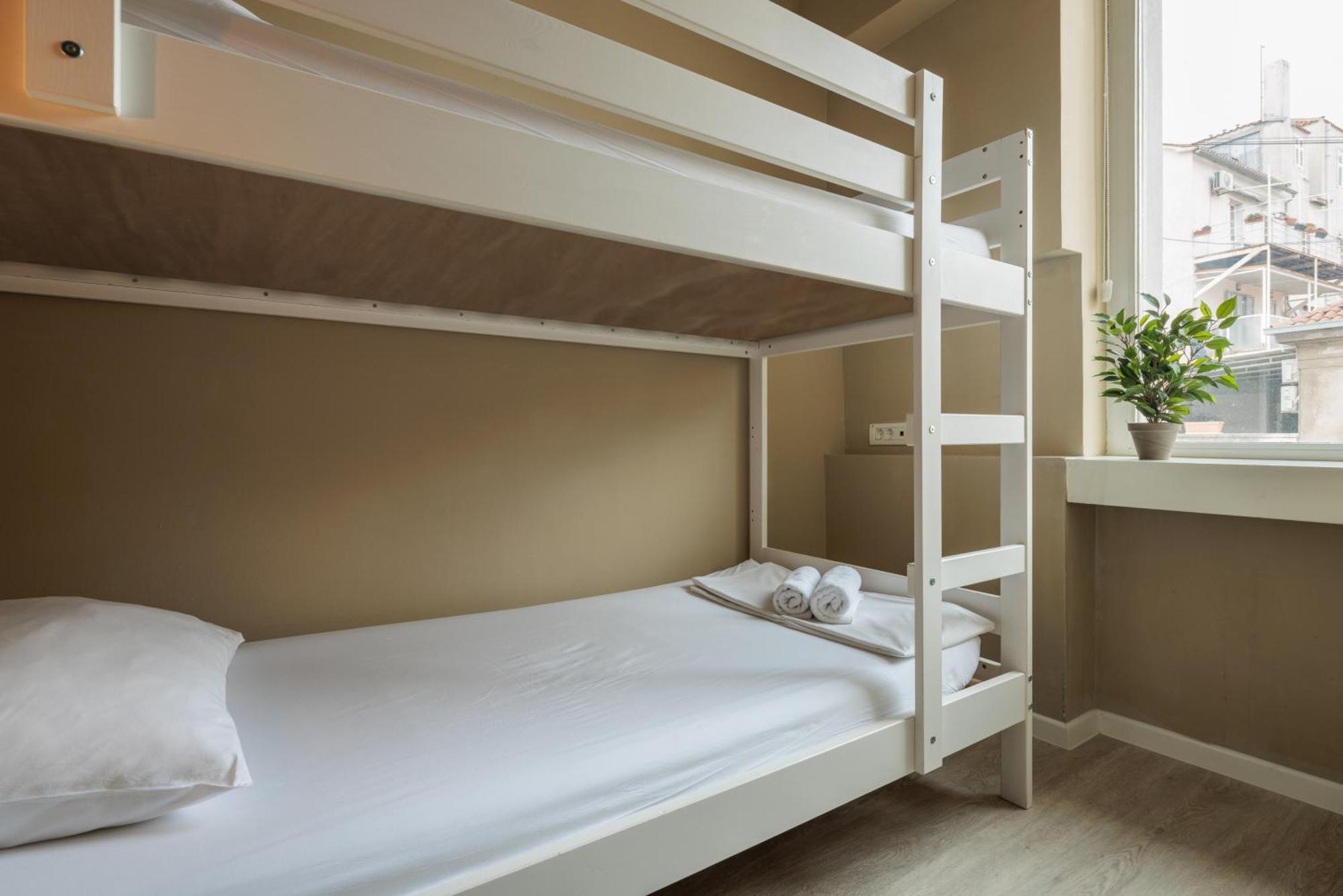 Hostal Design One Split