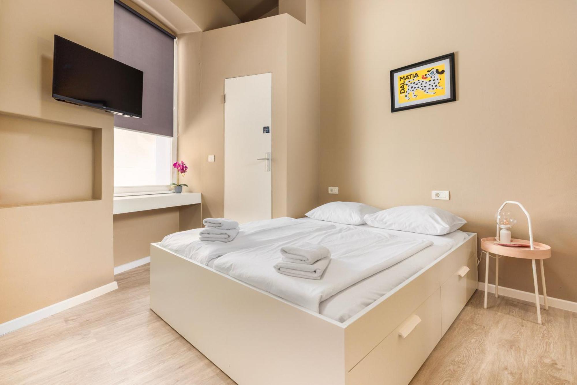 Hostal Design One *